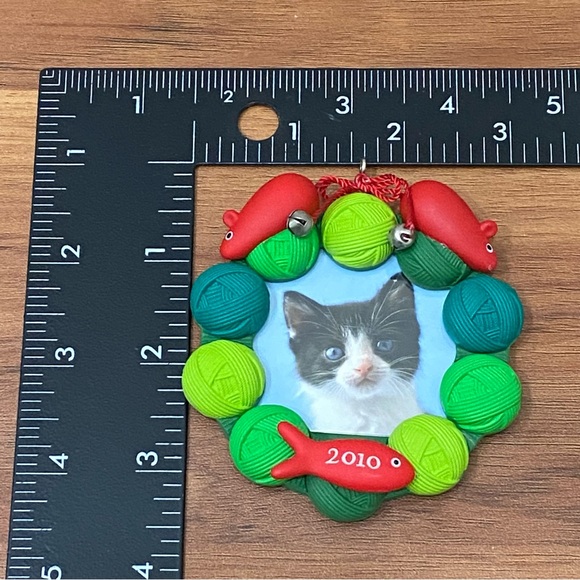 2010 HALLMARK Keepsake Pretty Kitty Christmas Photo Holder Ornament - Picture 8 of 12